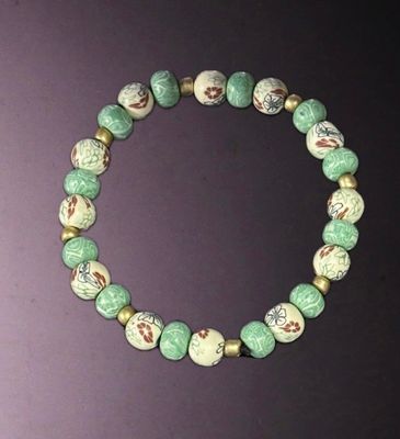 Green and Ivory Floral Beaded Elastic Bracelet