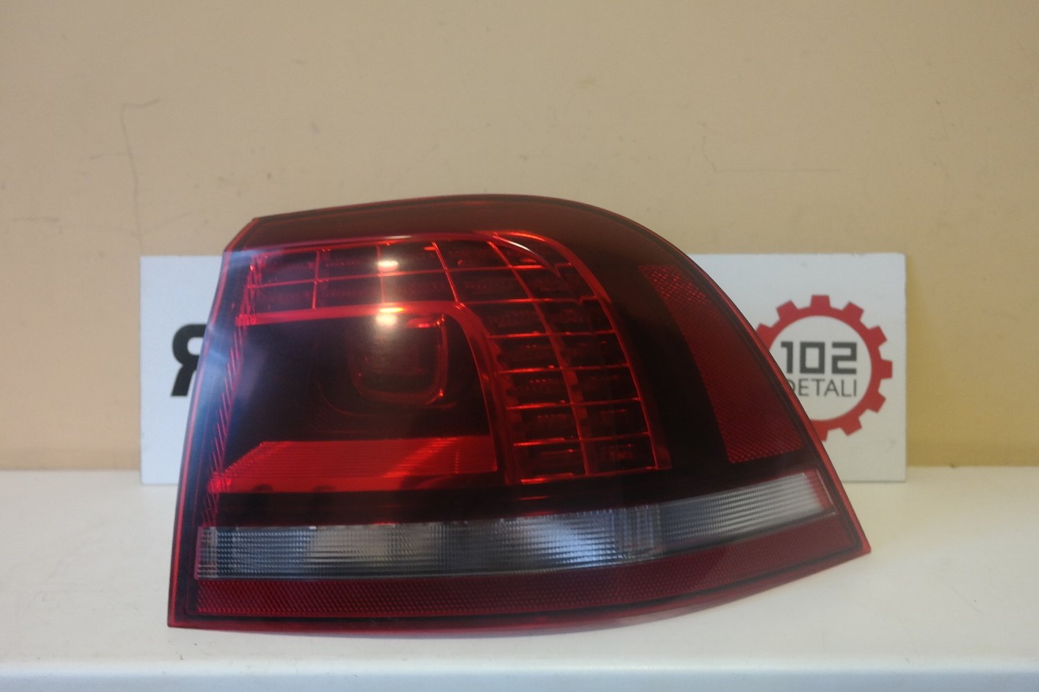 Фонарь правый наружный LED Volkswagen Touareg 2 NF (2010--)