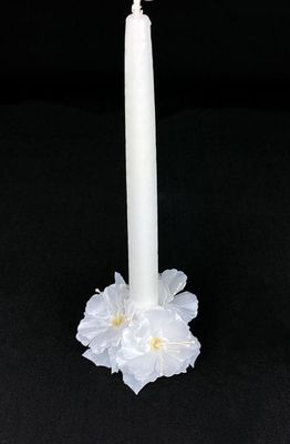 Valkoinen kynttilämansetti