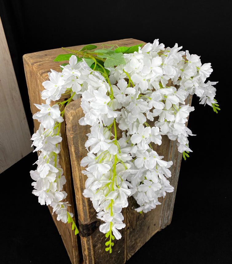 Valkoinen wisterian tekokukkaoksa