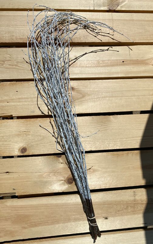 Valkoiset koristeoksat nipussa
