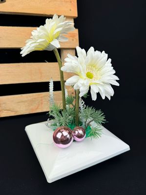 Talvinen tekokukka-asetelma, gerbera