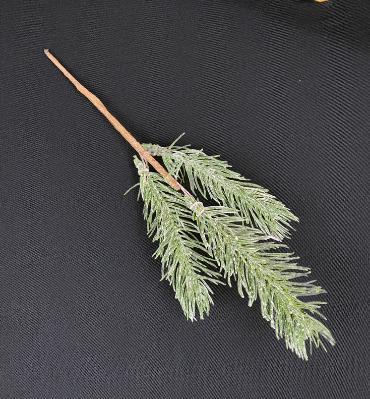 Tekohavuoksa valkoisella huurteella