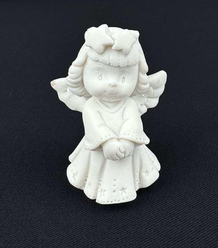 Pieni enkelityttö koriste