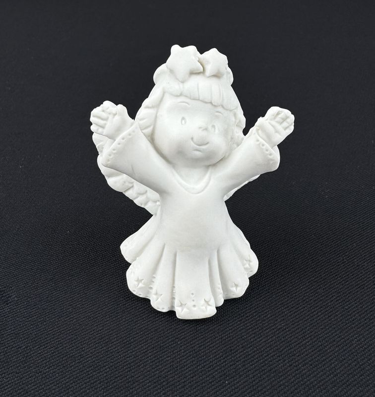 Pieni enkelityttö koriste