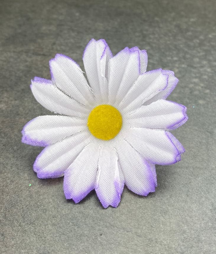 Pieni päivänkakkara tekokukkapää, vaaleanvioletti