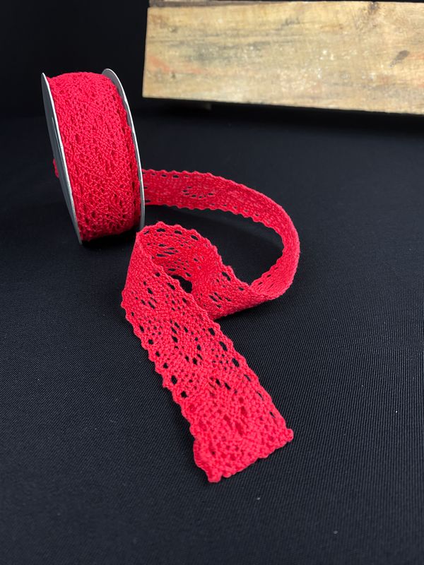 Punainen pitsinauha 2m