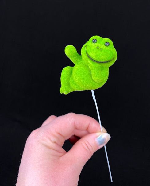 Koristesammakko tikkuvarrella, vihreä