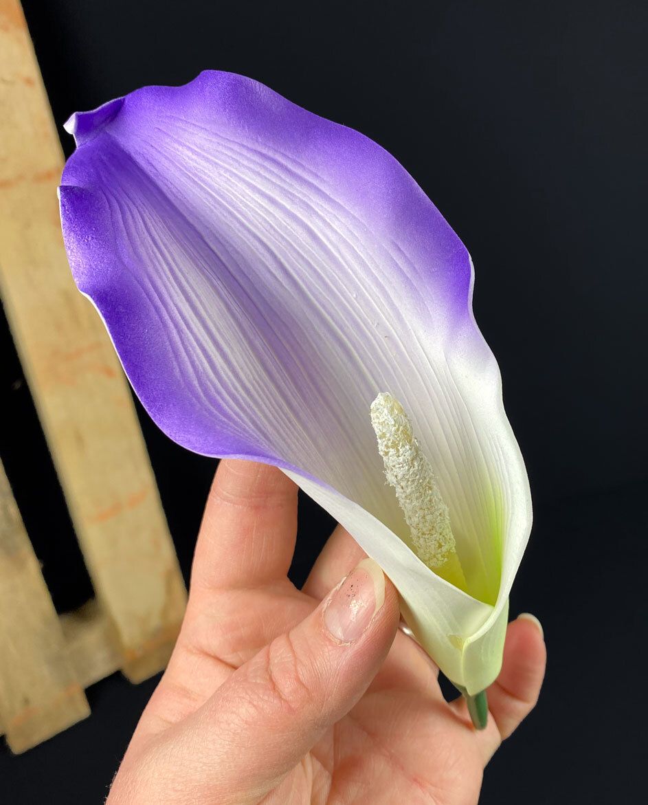 Kalla tekokukkapää, valkoinen/violetti