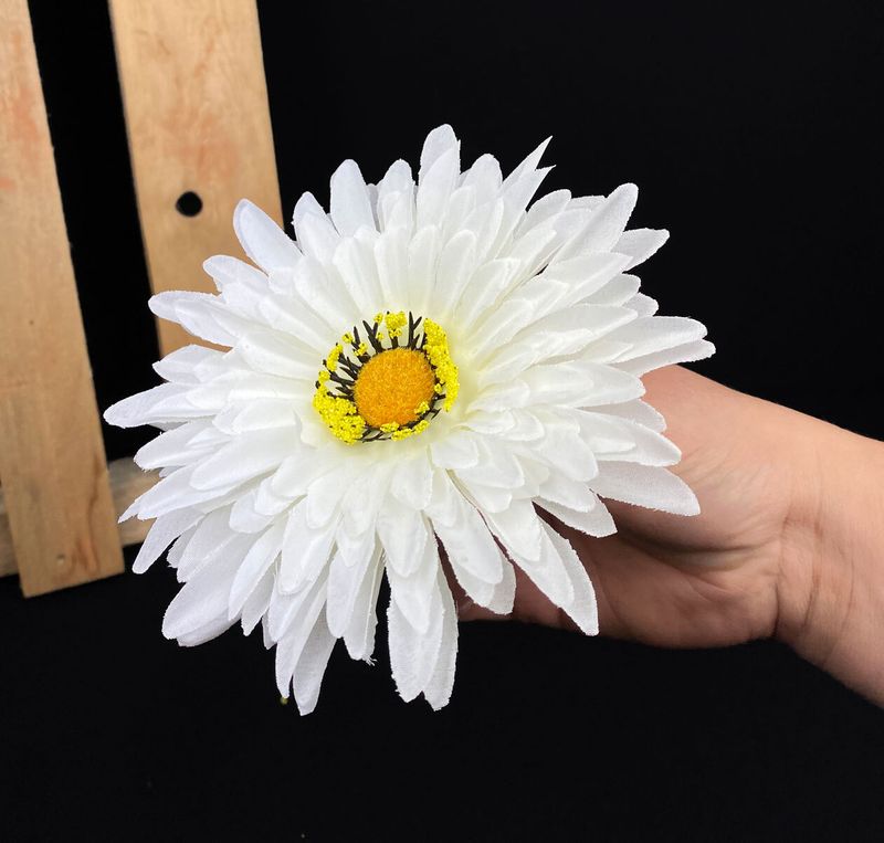 Valkoinen tekogerbera