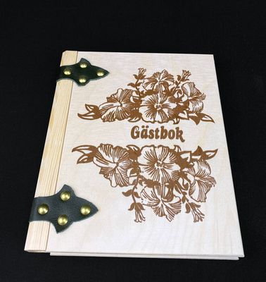 Gästbok med träskydd