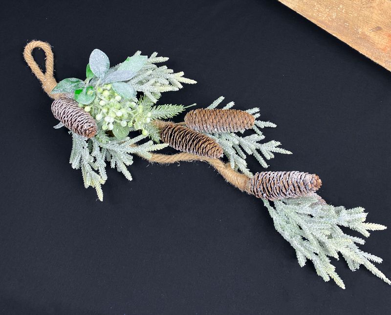 Jouluinen koriste; tekohavut + kävyt