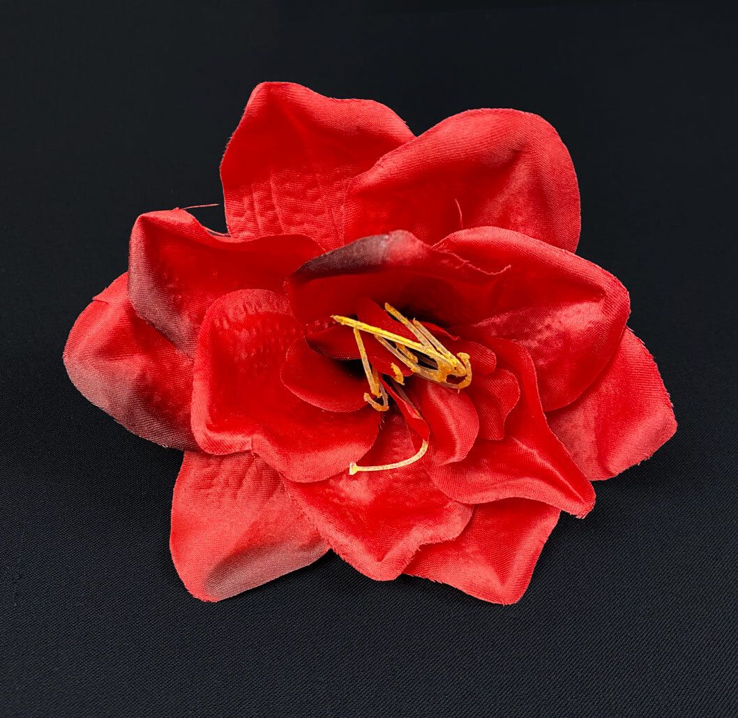 Punainen amaryllis tekokukkapää