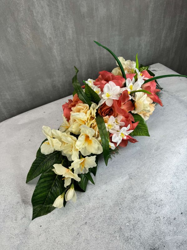 Tekokukka-asetelma, monivärinen