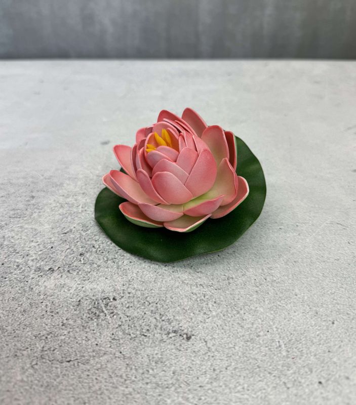Pieni lumpeenkukka tekokukka, rosa