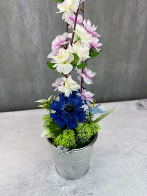Sinkkiruukussa tekokukat