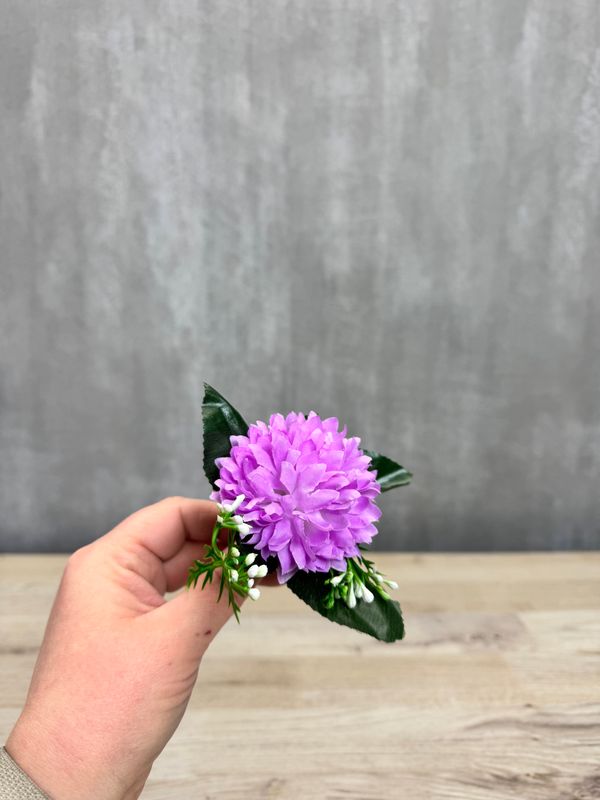 Asteri tekokukkapää lehdillä, vaaleanvioletti