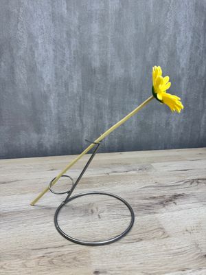 Keltainen gerbera tekokukka