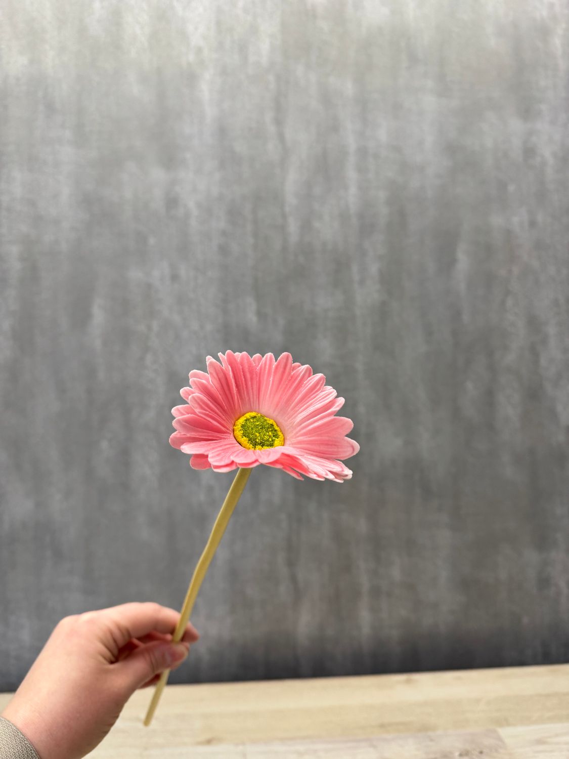Vaaleanpunainen gerbera tekokukka