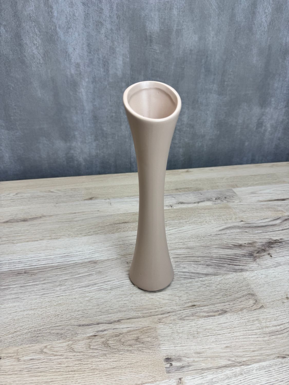 Beige maljakko