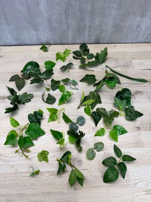 POISTOTUOTE: vihreät tekolehdet