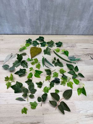 POISTOTUOTE: vihreät tekolehdet