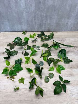 POISTOTUOTE: vihreät tekolehdet