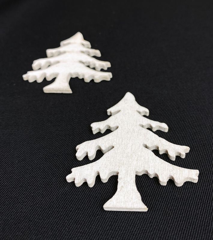 Valkoinen vanerikuusi 6cm askarteluun - 2kpl Valkoinen vanerikuusi 6cm askarteluun - 2kpl