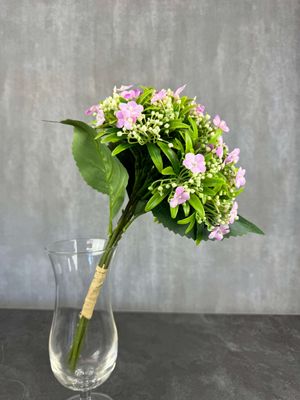 Vaaleanvioletti lemmikki tekokukkakimppu