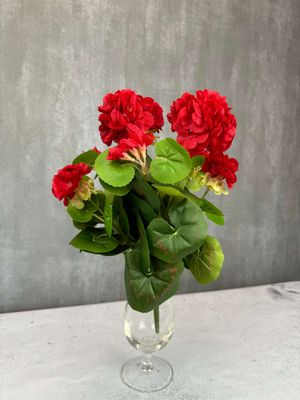 Pelargonia tekokukkakimppu, punainen
