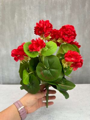 Pelargonia tekokukkakimppu, punainen
