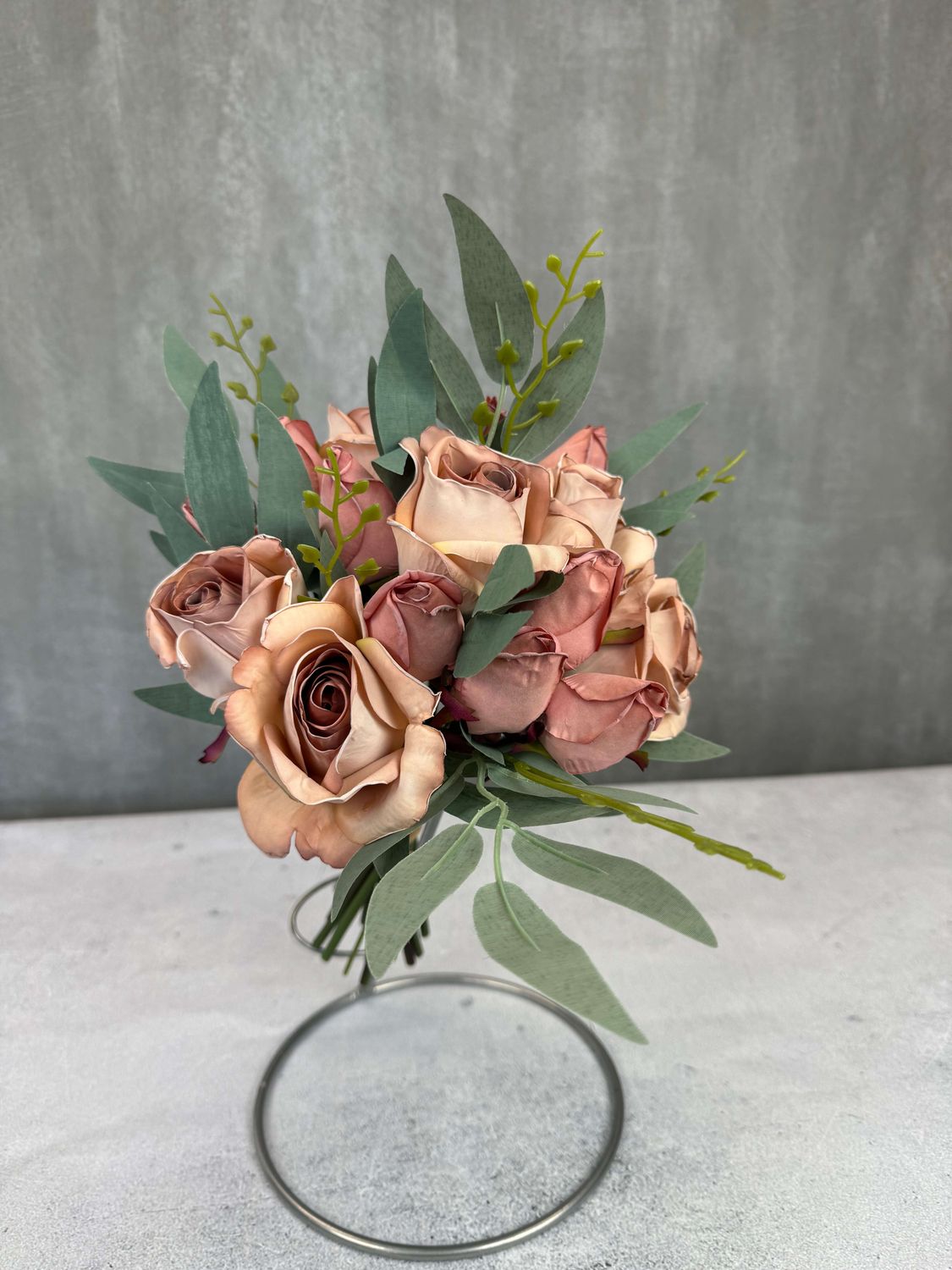 Tekokukkakimppu ruusu + eukalyptys