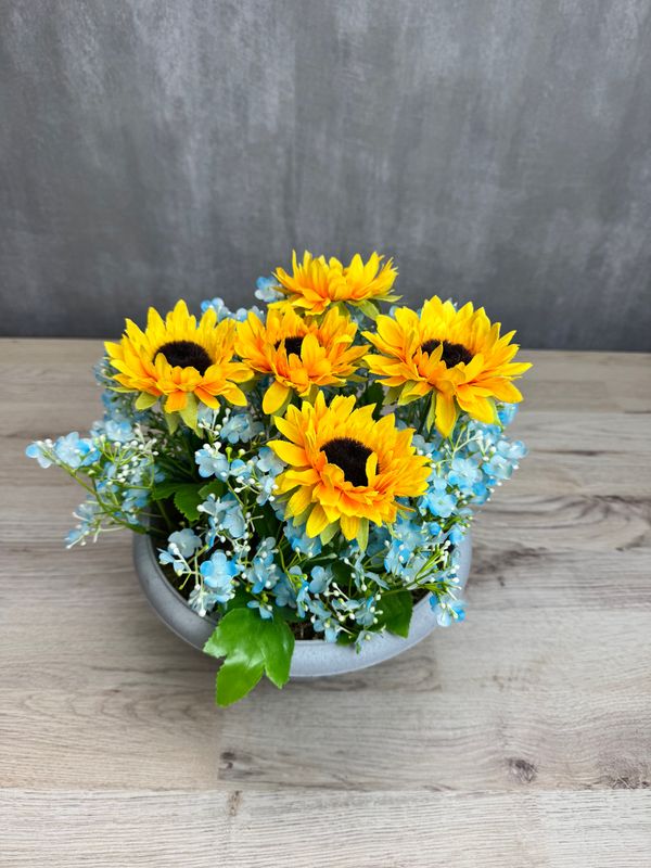 Auringonkukka tekokukka-asetelma