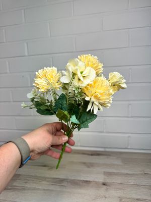 Tekokukkakimppu vaaleankeltainen