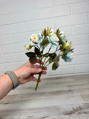 Ruusu tekokukkakimppu vaaleansininen