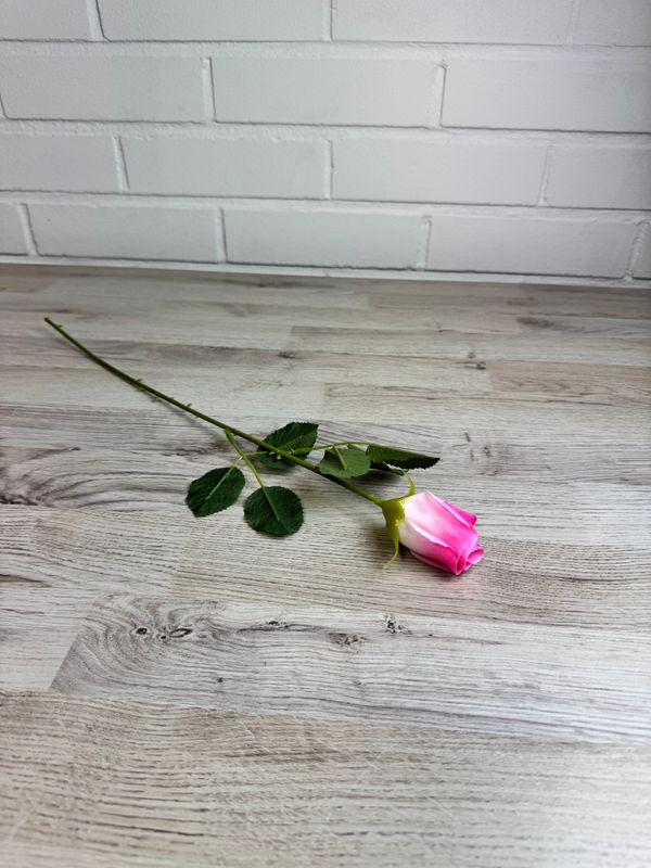 Tekoruusu nupussa, vaaleanpunainen