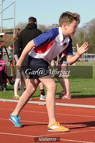 Carmarthen Harriers Inter School&#39;s Relay/800m Event