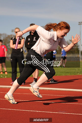 Carmarthen Harriers Inter School&#39;s Relay/800m Event