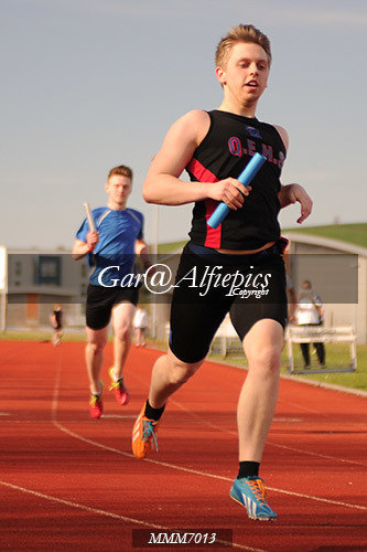 Carmarthen Harriers Inter School&#39;s Relay/800m Event
