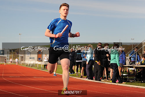 Carmarthen Harriers Inter School&#39;s Relay/800m Event