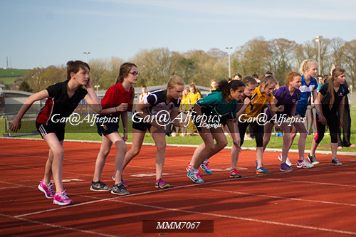 Carmarthen Harriers Inter School&#39;s Relay/800m Event