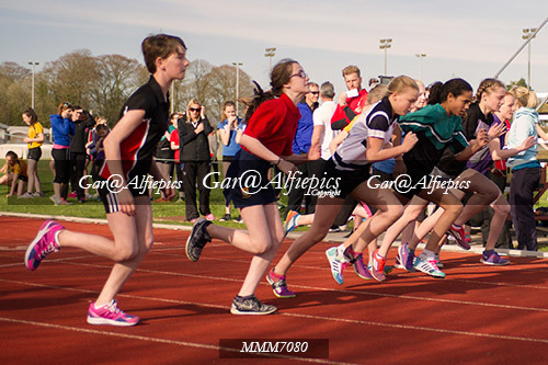 Carmarthen Harriers Inter School&#39;s Relay/800m Event