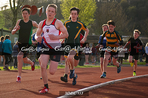 Carmarthen Harriers Inter School&#39;s Relay/800m Event