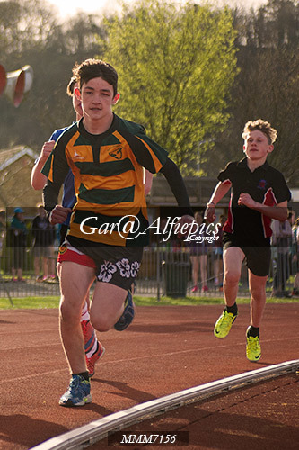 Carmarthen Harriers Inter School&#39;s Relay/800m Event