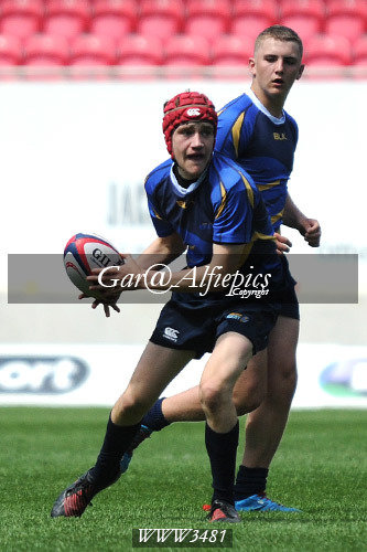 Ysgolion Merthyr v Ysgolion De Powys
