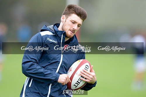 Coleg Sir Gar v Sir Benfro