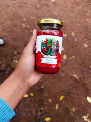 Strawberry low-sugar fruit jam