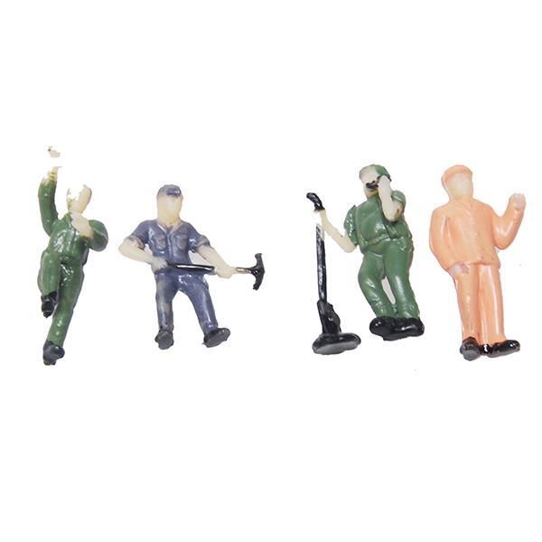 Colored plastic human figures for models 1:87 2,4cm height (4pcs)