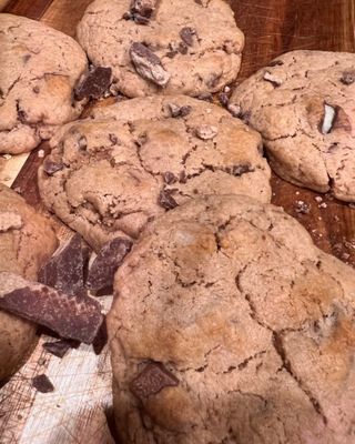 Crumbled Kit Kat Cookie (4 Pack)