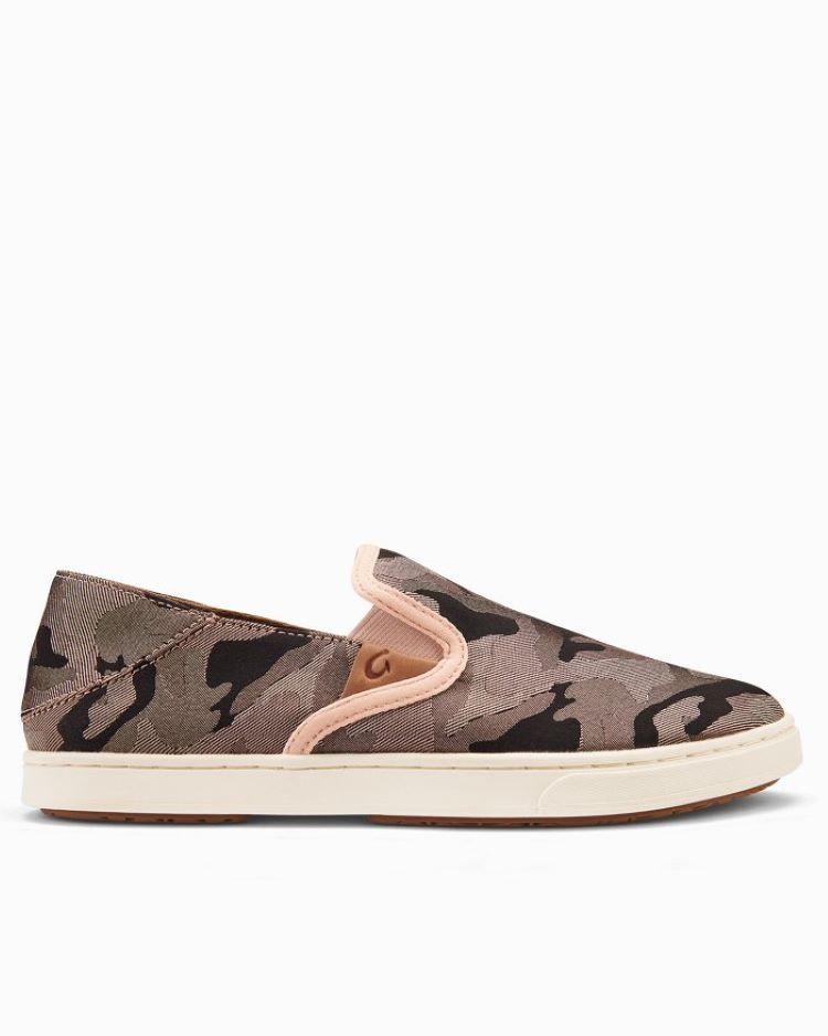 OluKai Women&#39;s Pehuea Pa&#39;i Soft Pink / Ke Au Camo